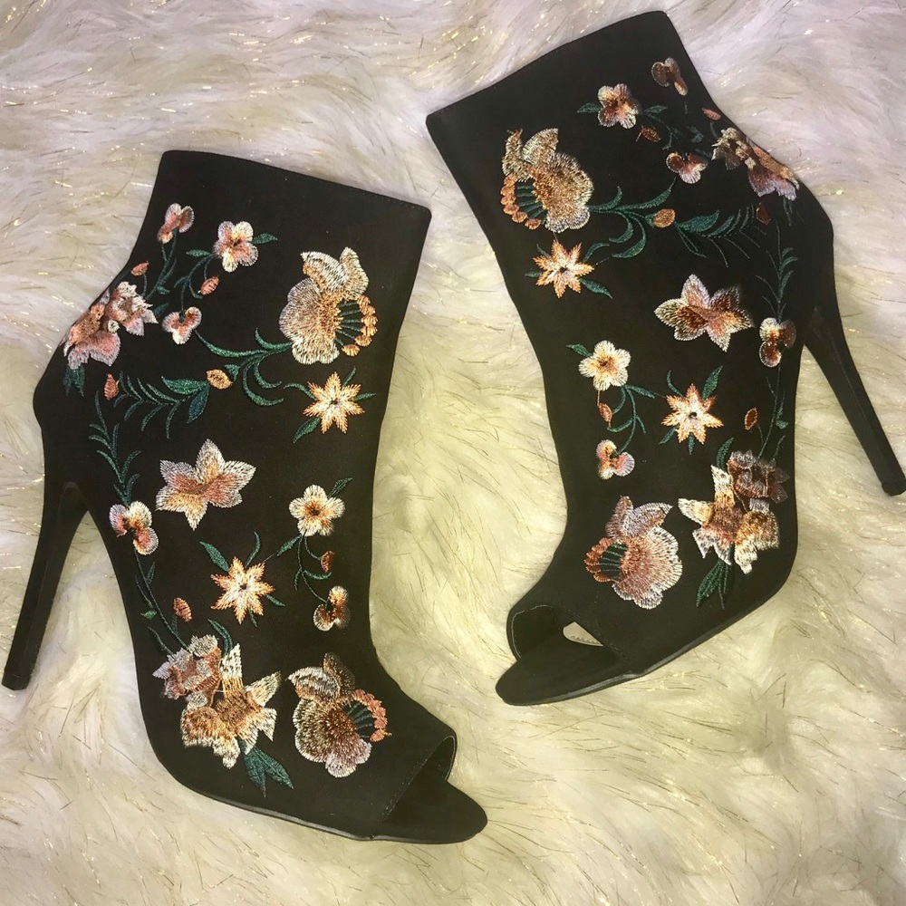 Black Booties 🖤👢